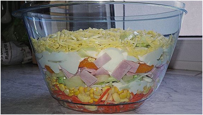 24-Stunden-Schichtsalat mit Ananas