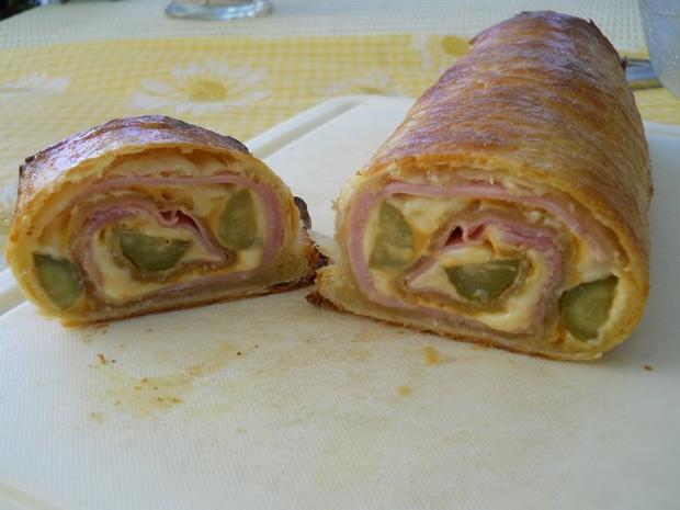 Herzhafte Rolle mit Schinken und Käse