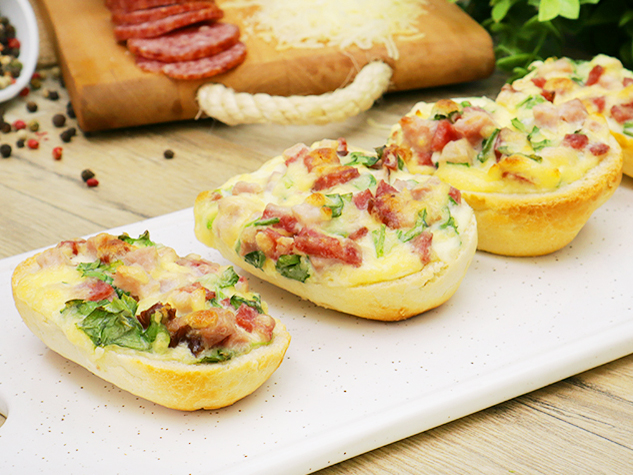 Pizzabrötchen mit Schmand