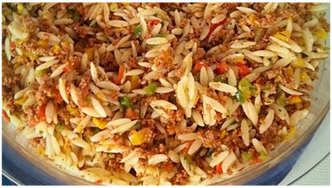 Kritharaki-Salat mit Hackfleisch