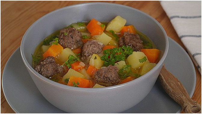 Hackfleisch-Kartoffel-Möhren-Eintopf Hackfleisch-Kartoffel-Möhren-Eintopf