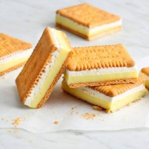 KEKSKUCHEN MIT VANILLECREME