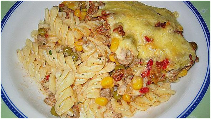 Mexikanischer Nudelauflauf, überbacken