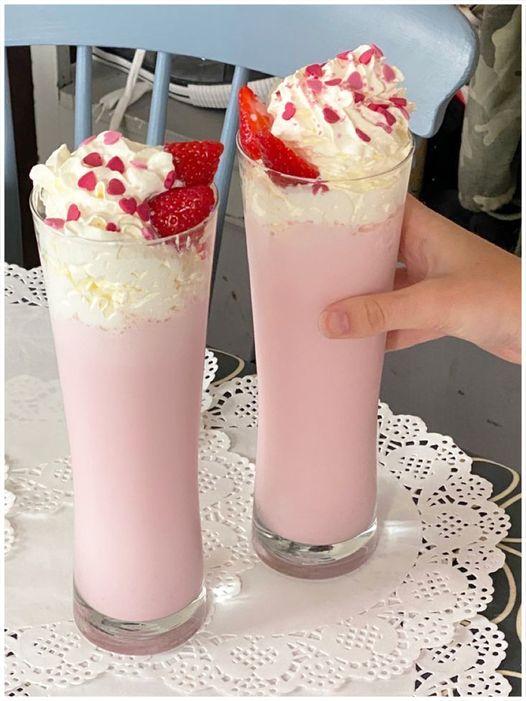 Erfrischender Erdbeer Milkshake mit 2 Bananen & 500 ml Milch