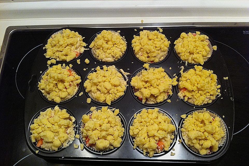 Erdbeer-Muffins mit Rhabarberfüllung Erdbeer-Muffins mit Rhabarberfüllung
