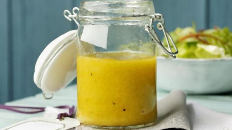 Salatdressing mit Honig und Senf Salatdressing mit Honig und Senf