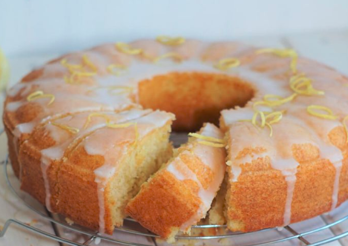 Zitronen-Buttermilch Kuchen Zitronen-Buttermilch Kuchen