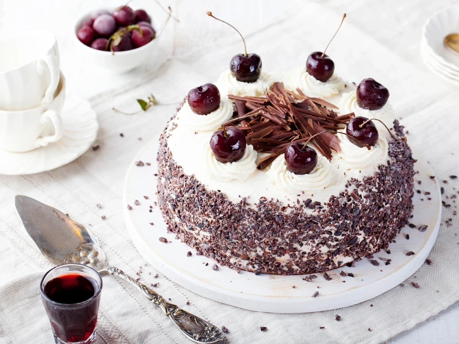 SCHWARZWÄLDER KIRSCHTORTE SCHWARZWÄLDER KIRSCHTORTE