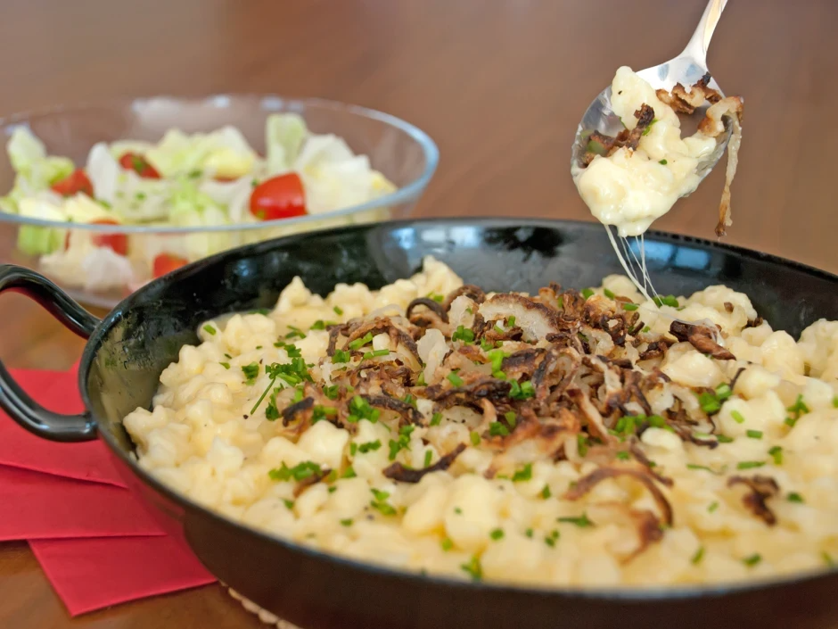 GROSSMUTTERS KÄSESPÄTZLE GROSSMUTTERS KÄSESPÄTZL