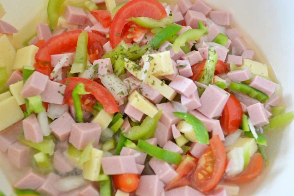 BUNTER WURSTSALAT BUNTER WURSTSALAT