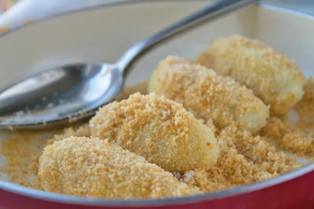 TOPFENNOCKERL MIT BRÖSEL TOPFENNOCKERL MIT BRÖSEL