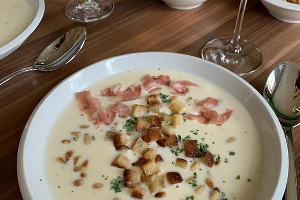 Parmesansuppe Parmesansuppe
