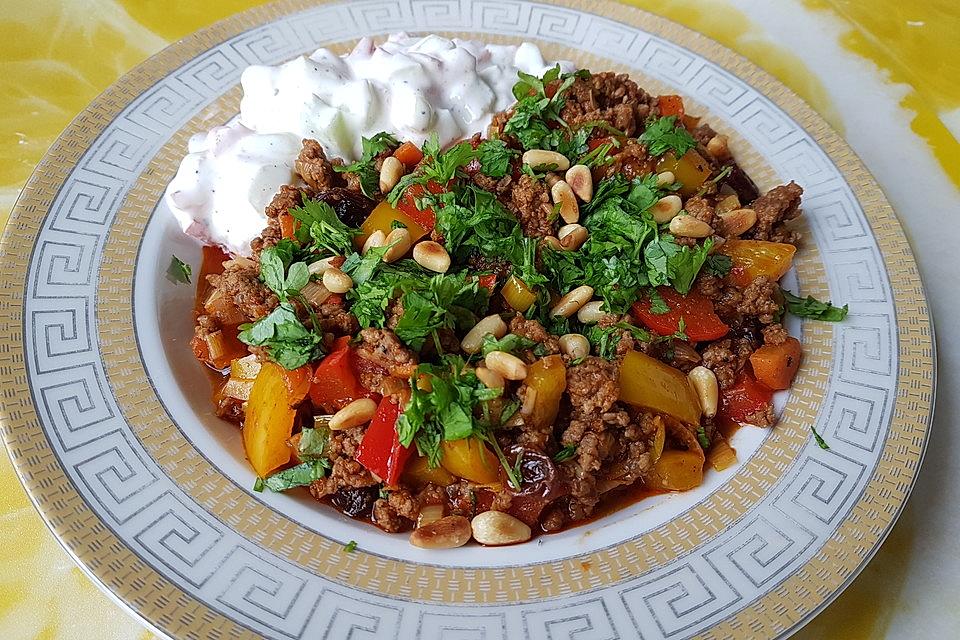 Orientalische Hackfleischpfanne mit Joghurtdip Orientalische Hackfleischpfanne mit Joghurtdip