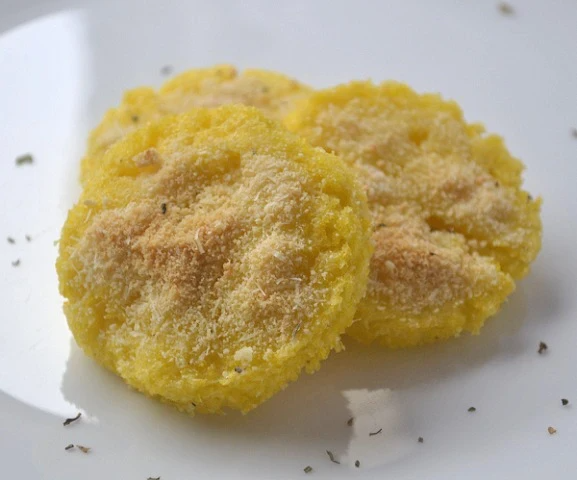 POLENTATALER MIT PARMESAN POLENTATALER MIT PARMESAN