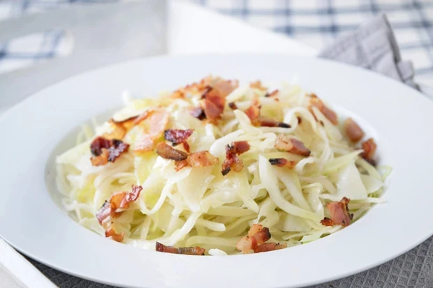 KRAUTSALAT MIT SPECK KRAUTSALAT MIT SPECK