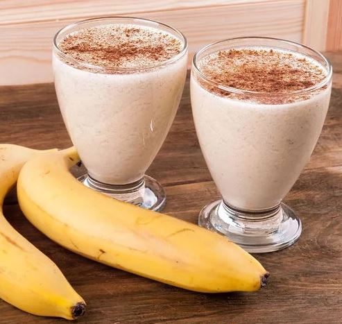 Cremiger Eiweißshake mit Banane zum Abnehmen Cremiger Eiweißshake mit Banane zum Abnehmen