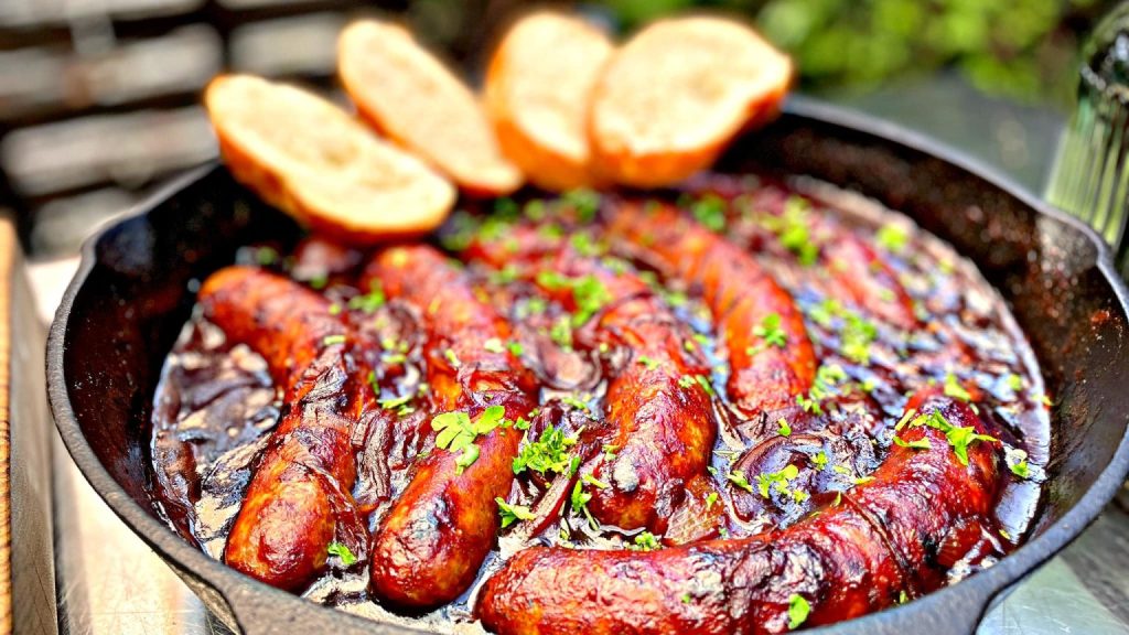 Eine Malzbier Bratwurst Pfanne schnell gemacht und richtig lecker Eine Malzbier Bratwurst Pfanne schnell gemacht und richtig lecker